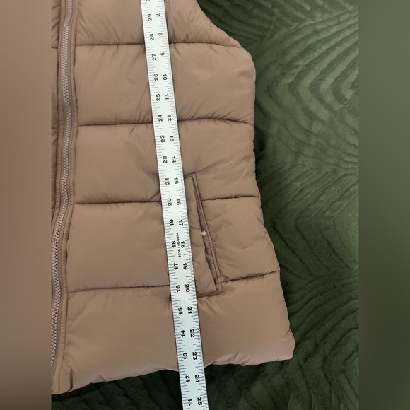 Old Navy puffer vest size small color dusty rose - Picture 5 of 7